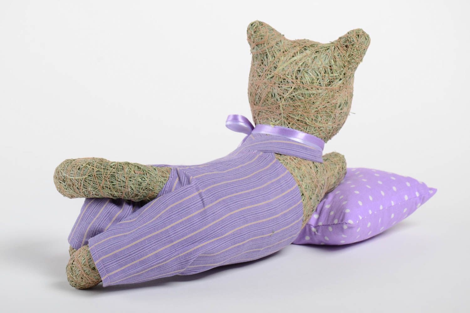 Figurine chat sur coussin en herbe séchée petite faite main décorative photo 3