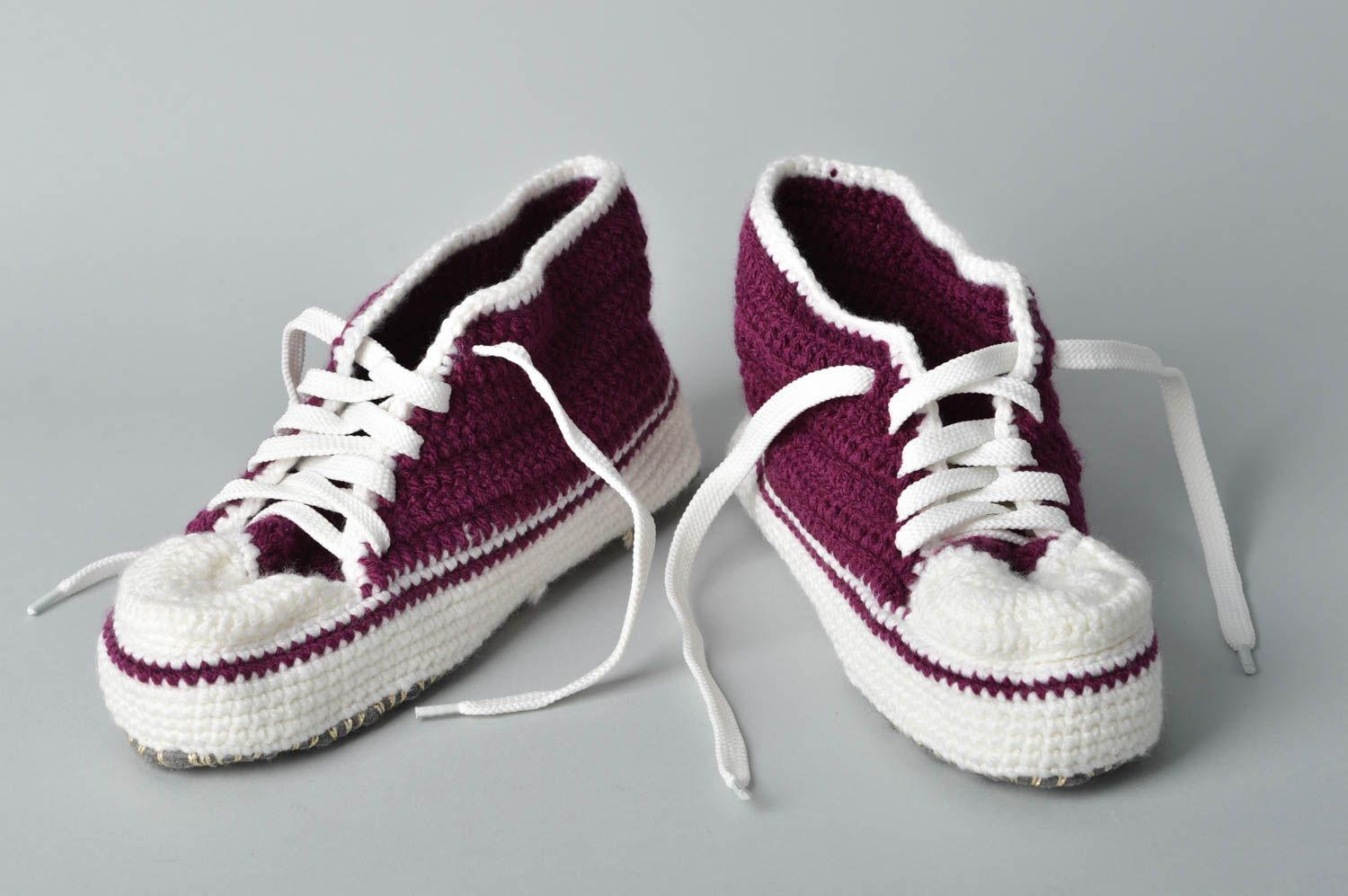 Crochet Sneaker Slippers | tunersread.com