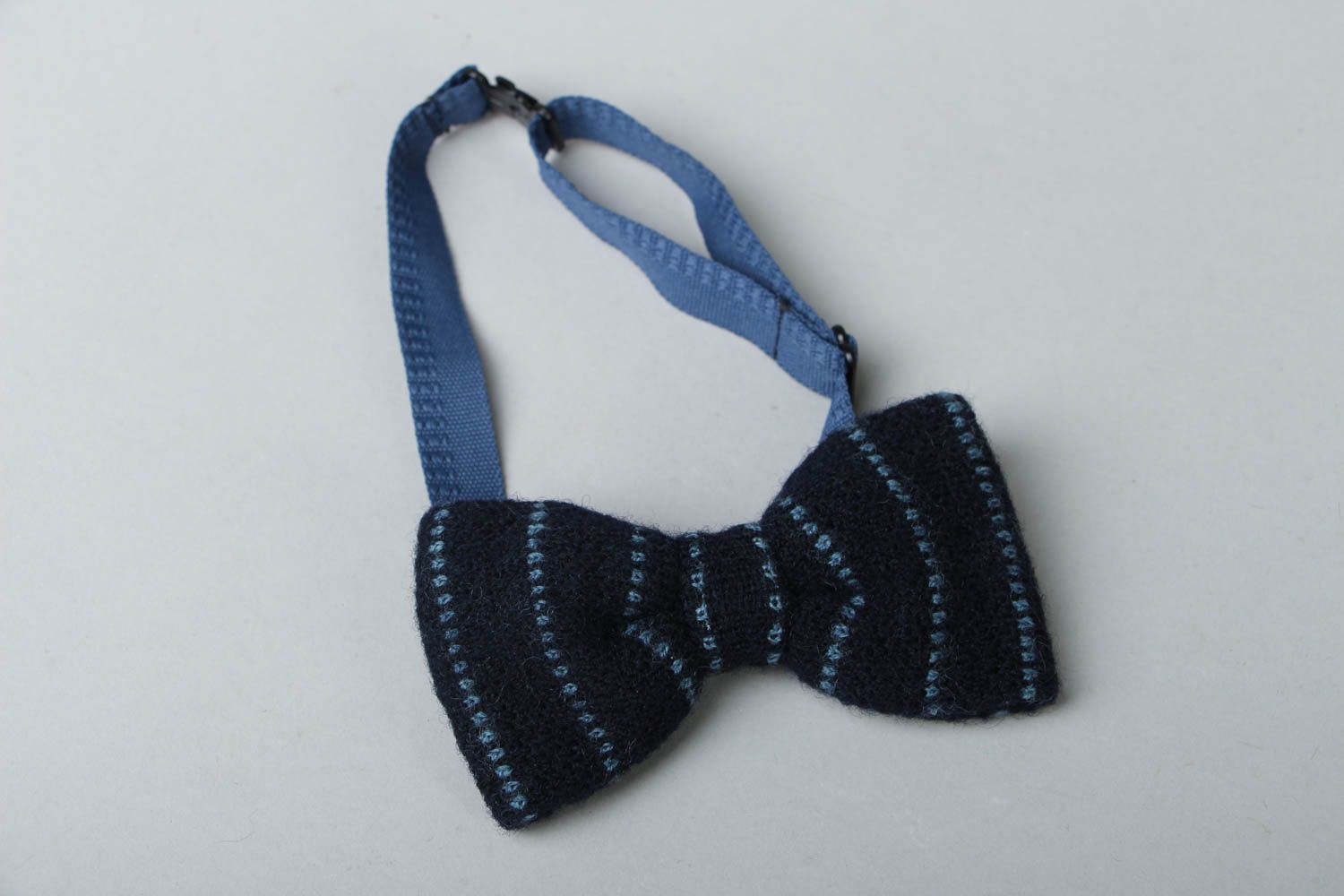 Woolen bow tie photo 1