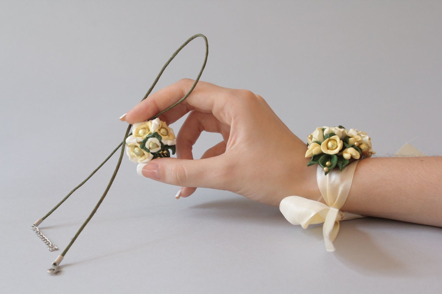 Parure de bijoux en pâte polymère: pendentif et bracelet  photo 5