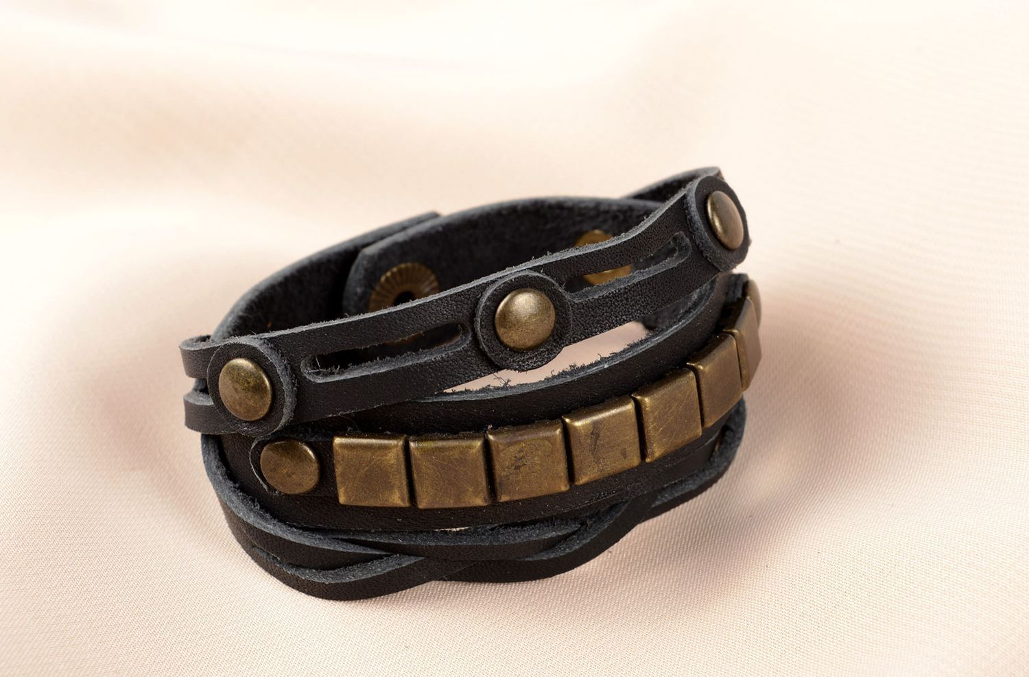 Bracelet design Bijou fait main vrai cuir noir rivets stylé Cadeau original photo 5