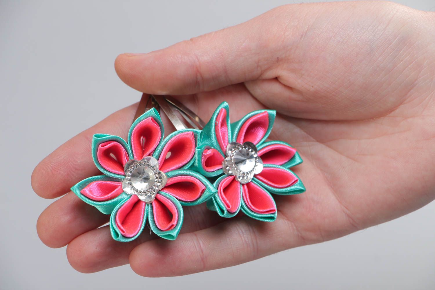 Set of gentle handmade kanzashi satin ribbon flower hair clips 2 pieces photo 5