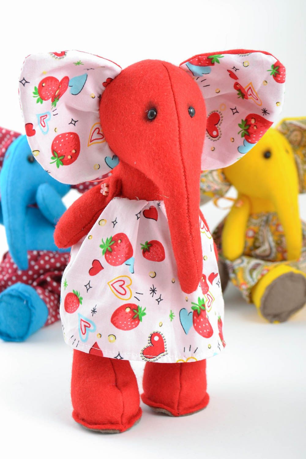 Peluche Eléphant belle rouge en robe en feutre et coton originale faite main photo 1