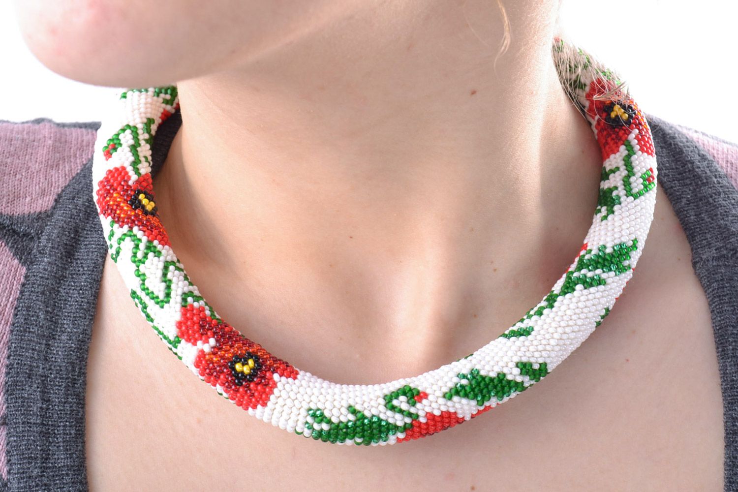 Beautiful handmade Czech bead cord necklace of red color with flowers photo 1