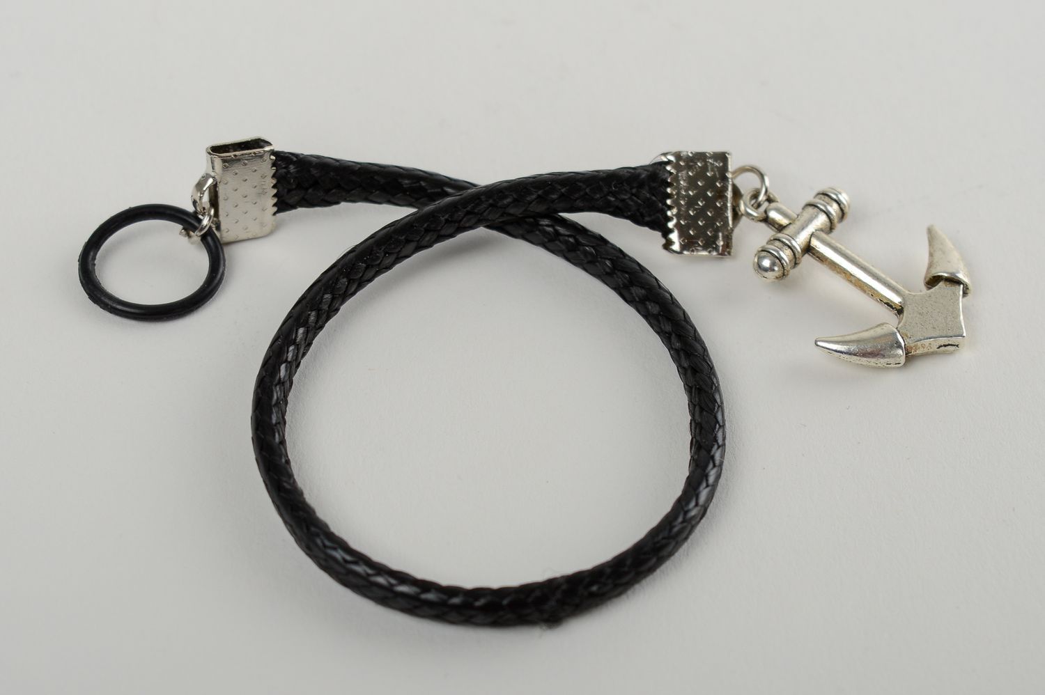 Bracelet noir Bijou fait main fin avec ancre en métal tendance Accessoire femme photo 1
