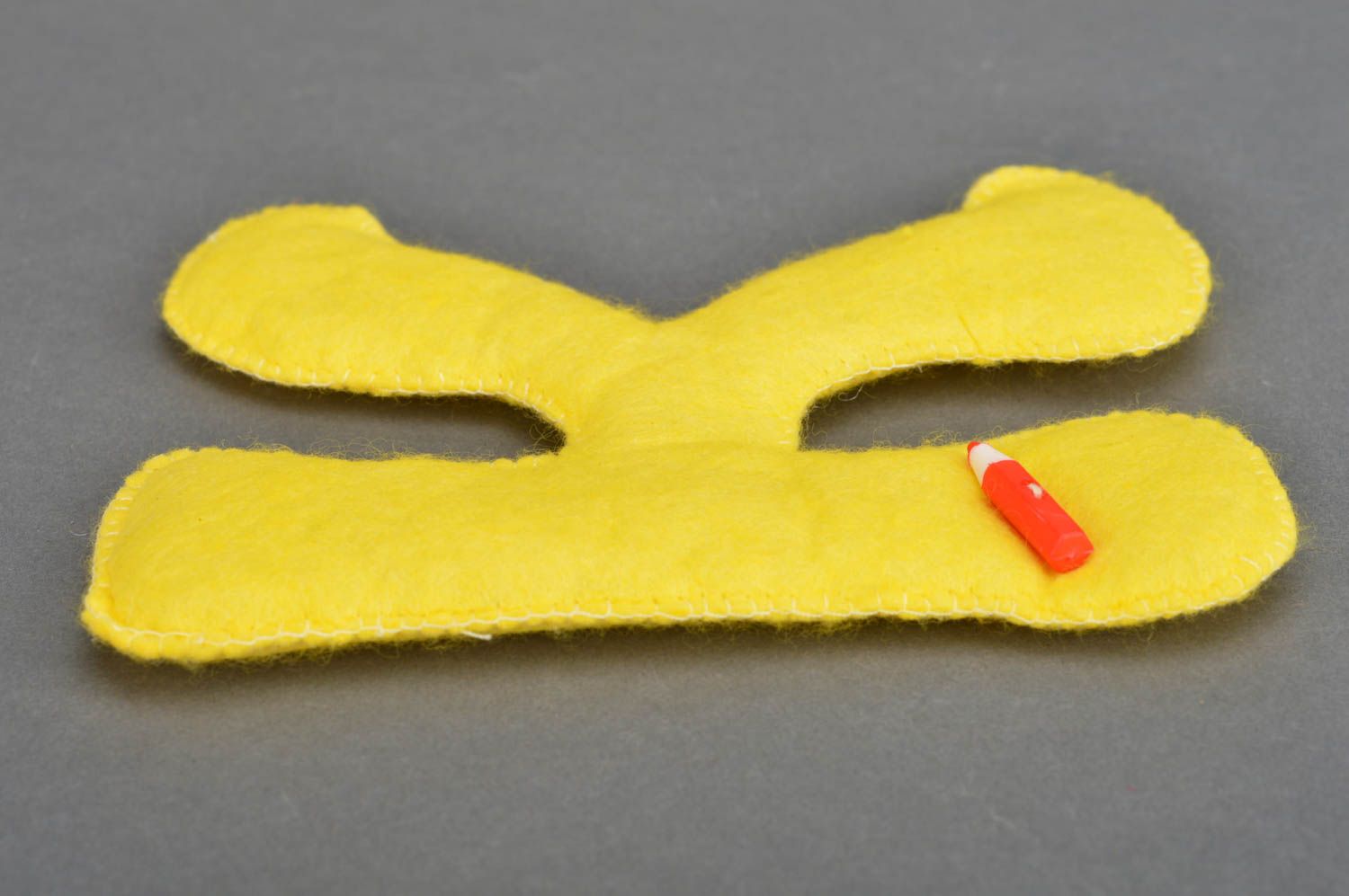 Deko Buchstabe aus Filz handmade gelb weich klein für Spiele oder Haus Dekor foto 5
