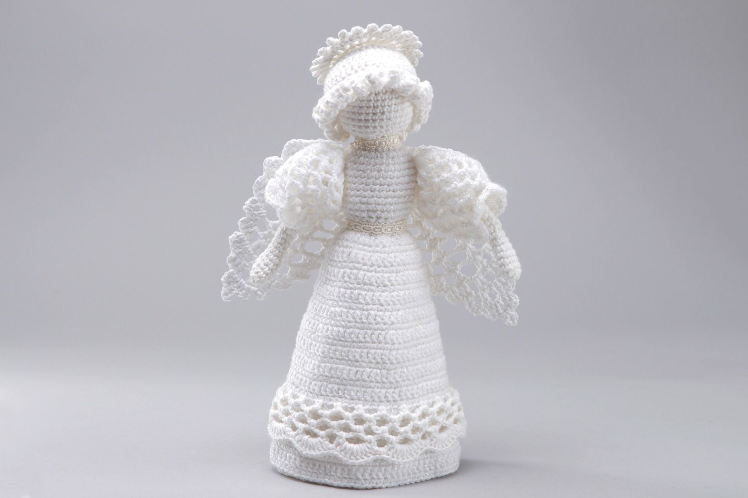 Белая мягкая игрушка ручной работы Ангел с помощью крючка из акрила и хлопка  фото 1