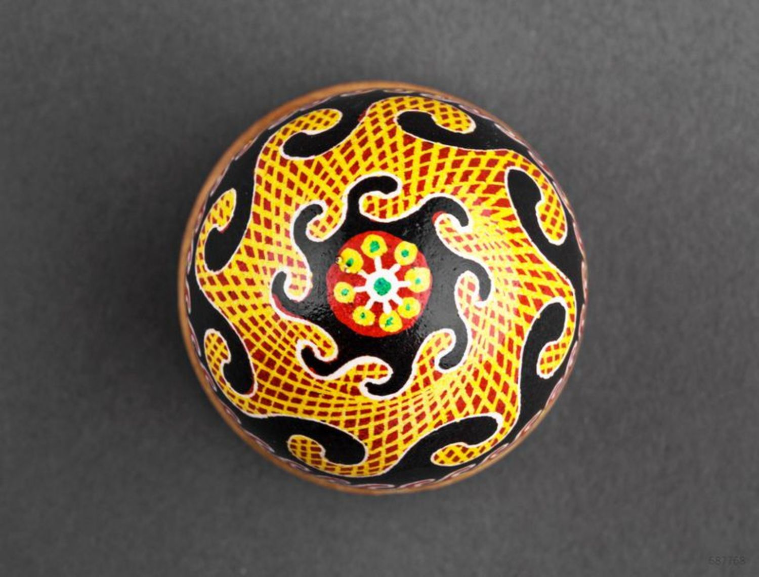 L'uovo decorativo fatto a mano l'uovo dipinto a mano l'uovo pasquale ucraino 
 foto 3