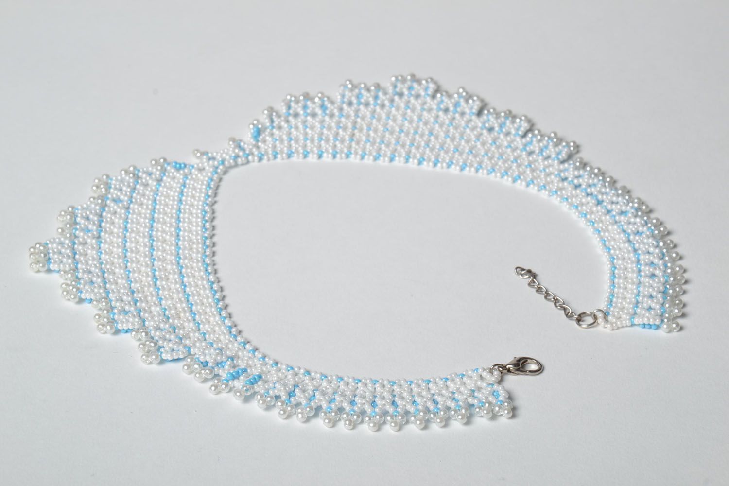 Beaded collar with a blue border photo 4