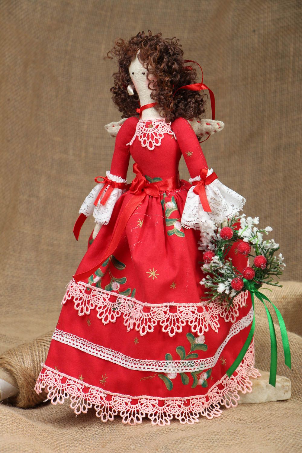 Künstlerische Puppe handmade im roten Kleid foto 5
