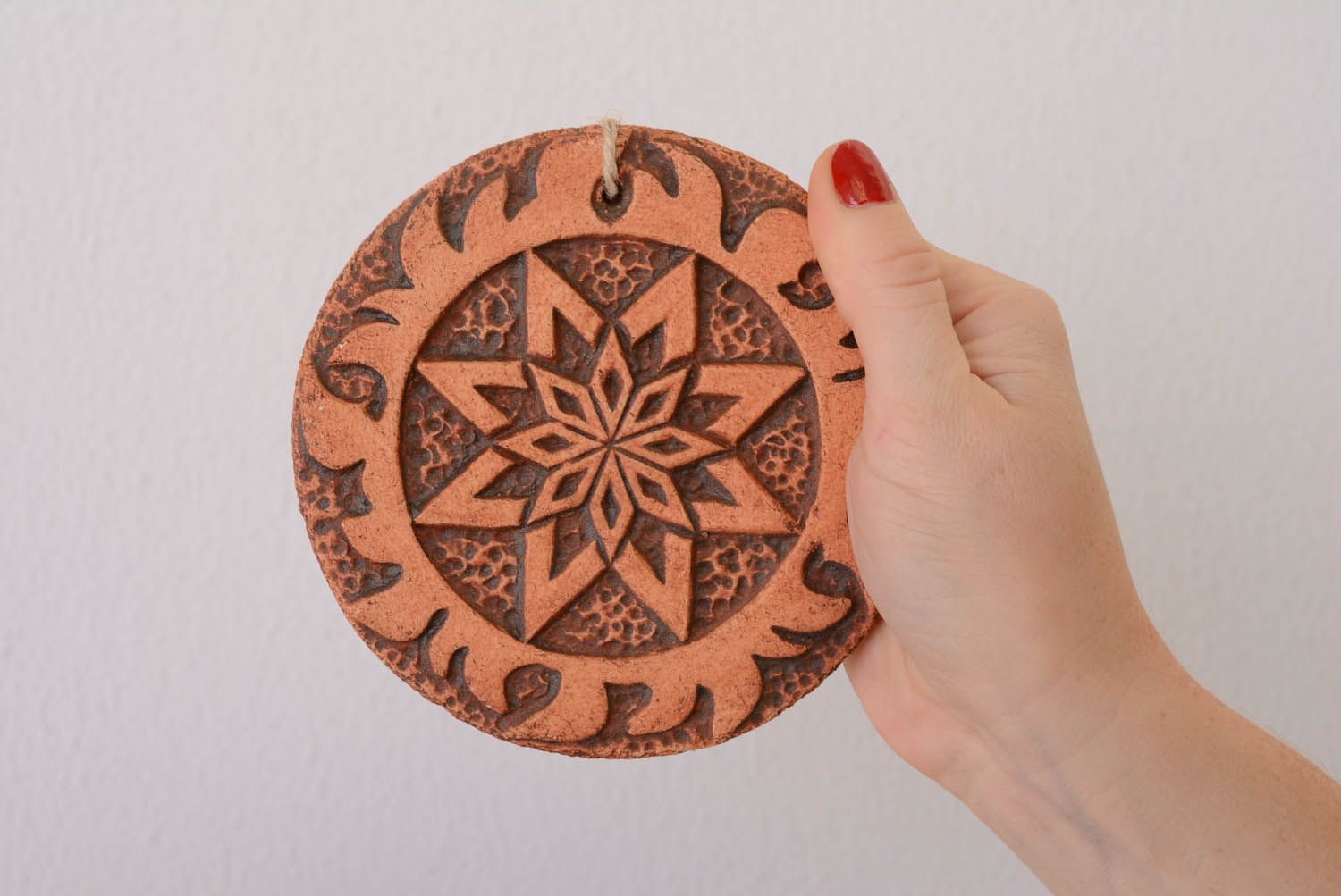 Pigente talismã de interior de cerâmica pintado com tintas naturais engobes Alatyr foto 4