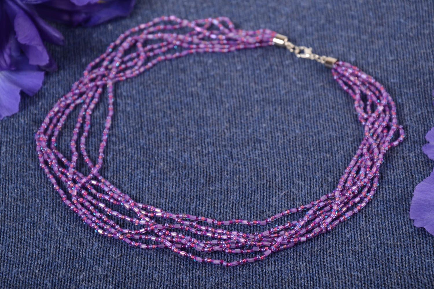 Длинное ожерелье из бисера и стекляруса фиолетовое многорядное ручной работы  фото 1