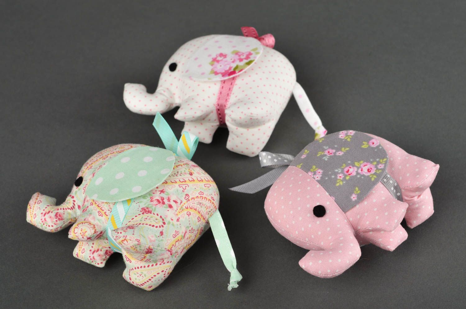Игрушки ручной работы игрушки слоны декоративные игрушки три слоненка цветные фото 2