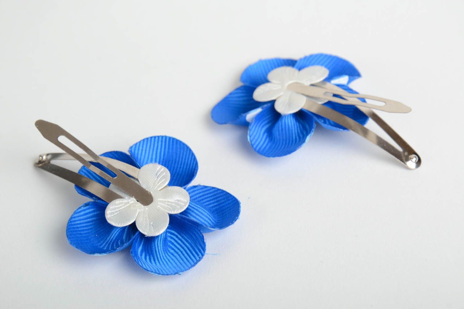 Set of 2 handmade decorative hair clips with blue polka dot ribbon flowers  photo 3