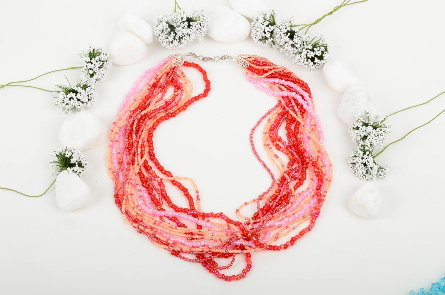 Collier perles rocaille Bijou fait main rouge multirang Accessoire femme design photo 1