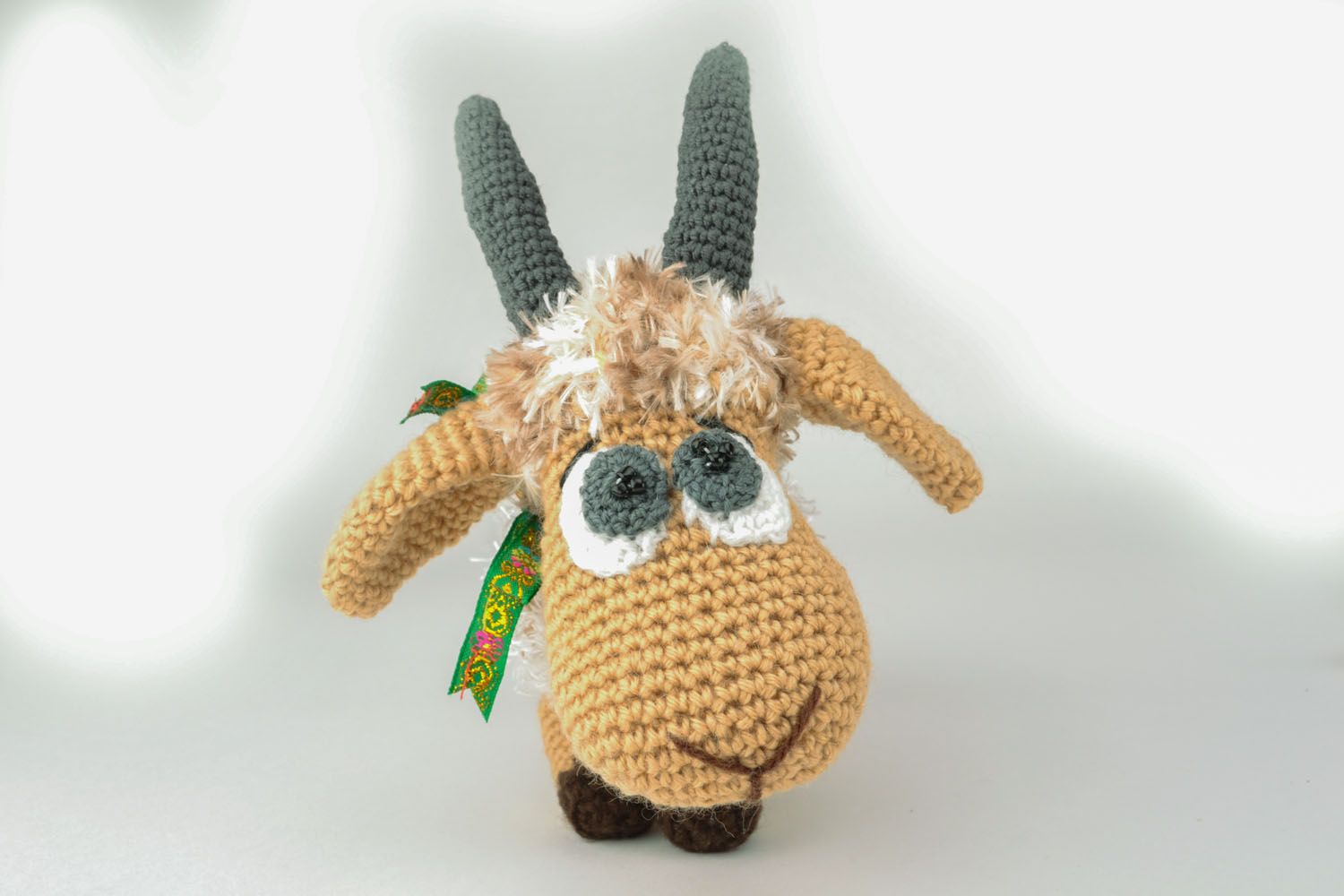 Peluche chèvre artisanale tricotée au crochet  photo 3
