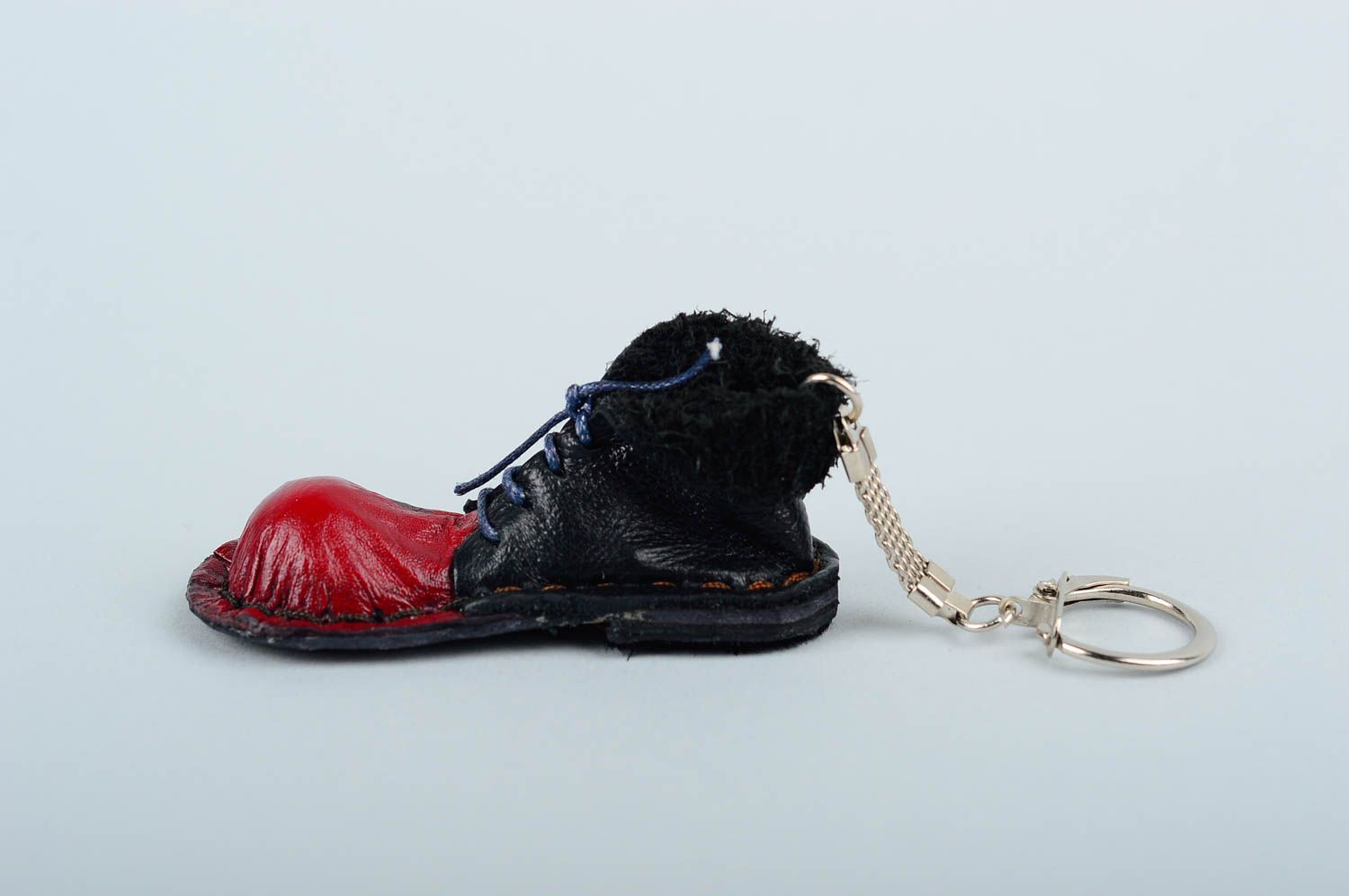 Porte-clé en cuir fait main Porte-clefs en forme de soulier Cadeau original photo 3