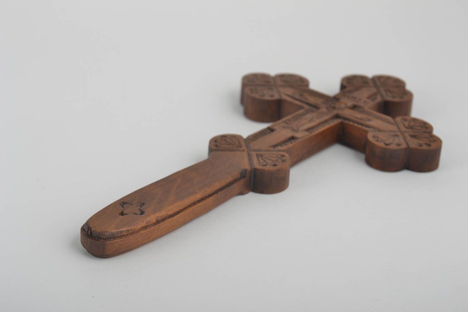 Крест ручной работы крест с распятием резной крест из дерева украшение на стену фото 4