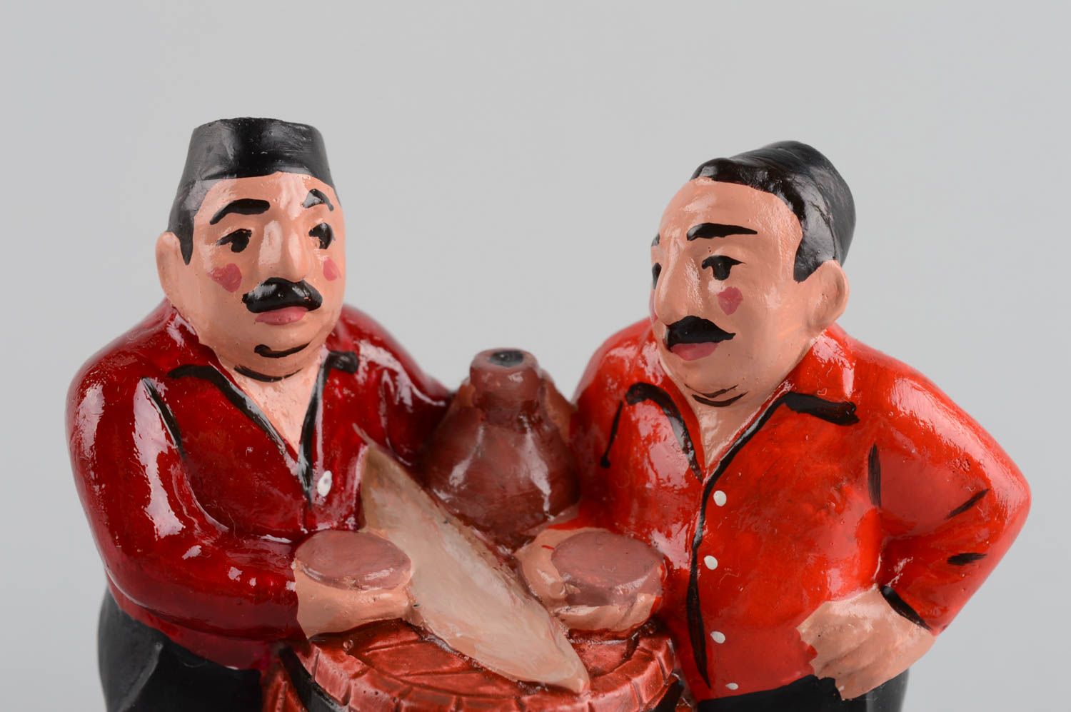 Гипсовая статуэтка в виде двух мужчин смешная небольшая цветная ручной работы фото 4