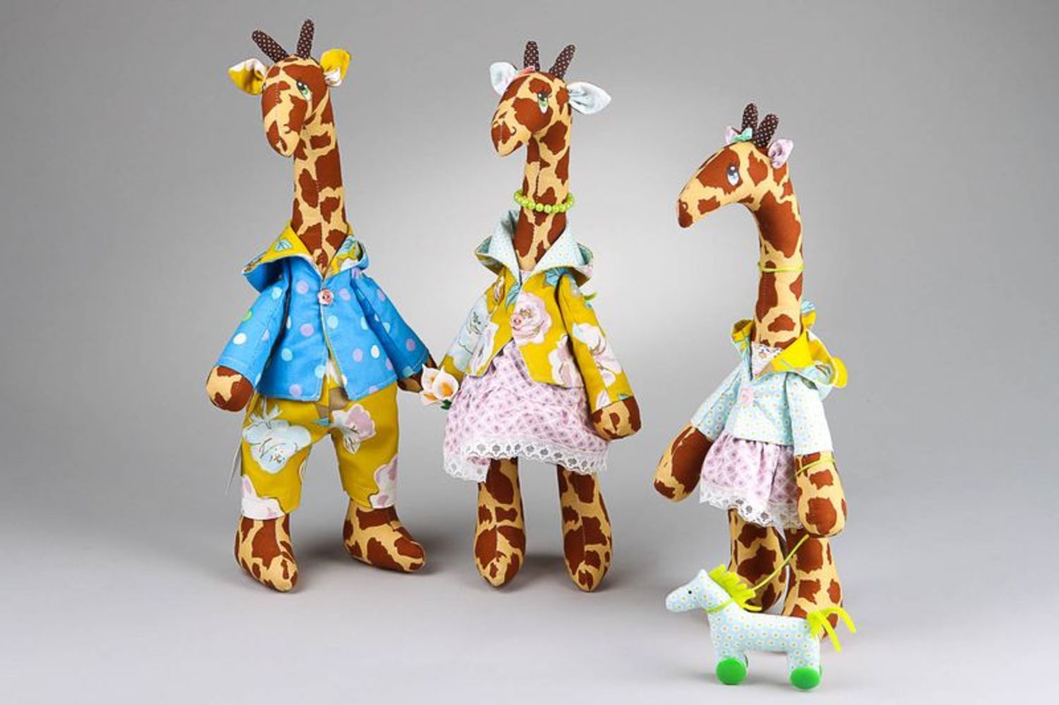 Conjunto de brinquedos macios Família de girafas foto 2