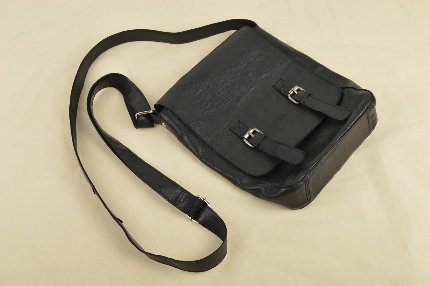 Сумка ручной работы сумка через плечо кожаная сумка черная маленькая красивая фото 1