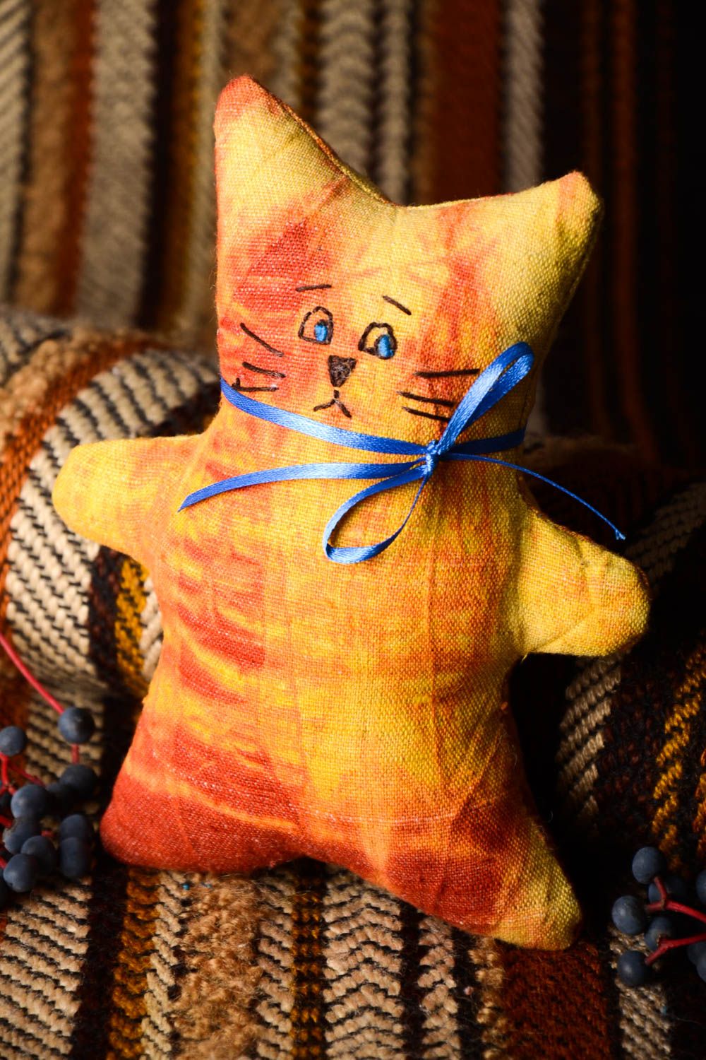 Handmade Kuscheltier Katze mit Schleife Stoff Spielzeug Geschenk für Kinder  foto 2