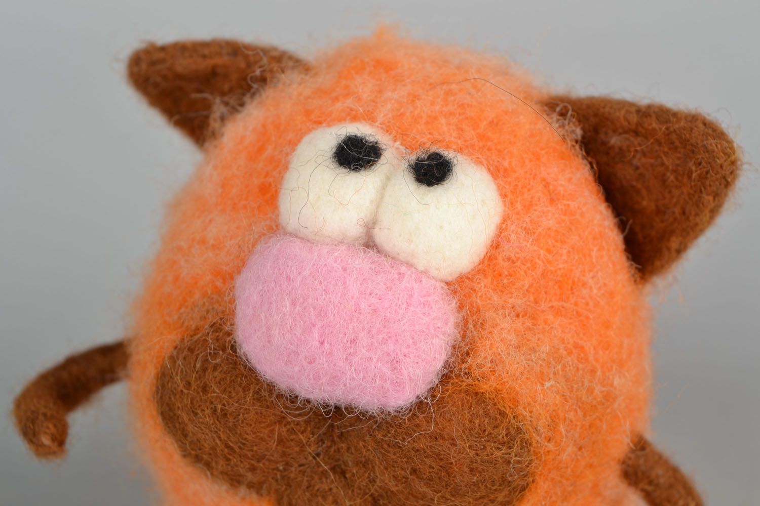 Red cat wool toy photo 3