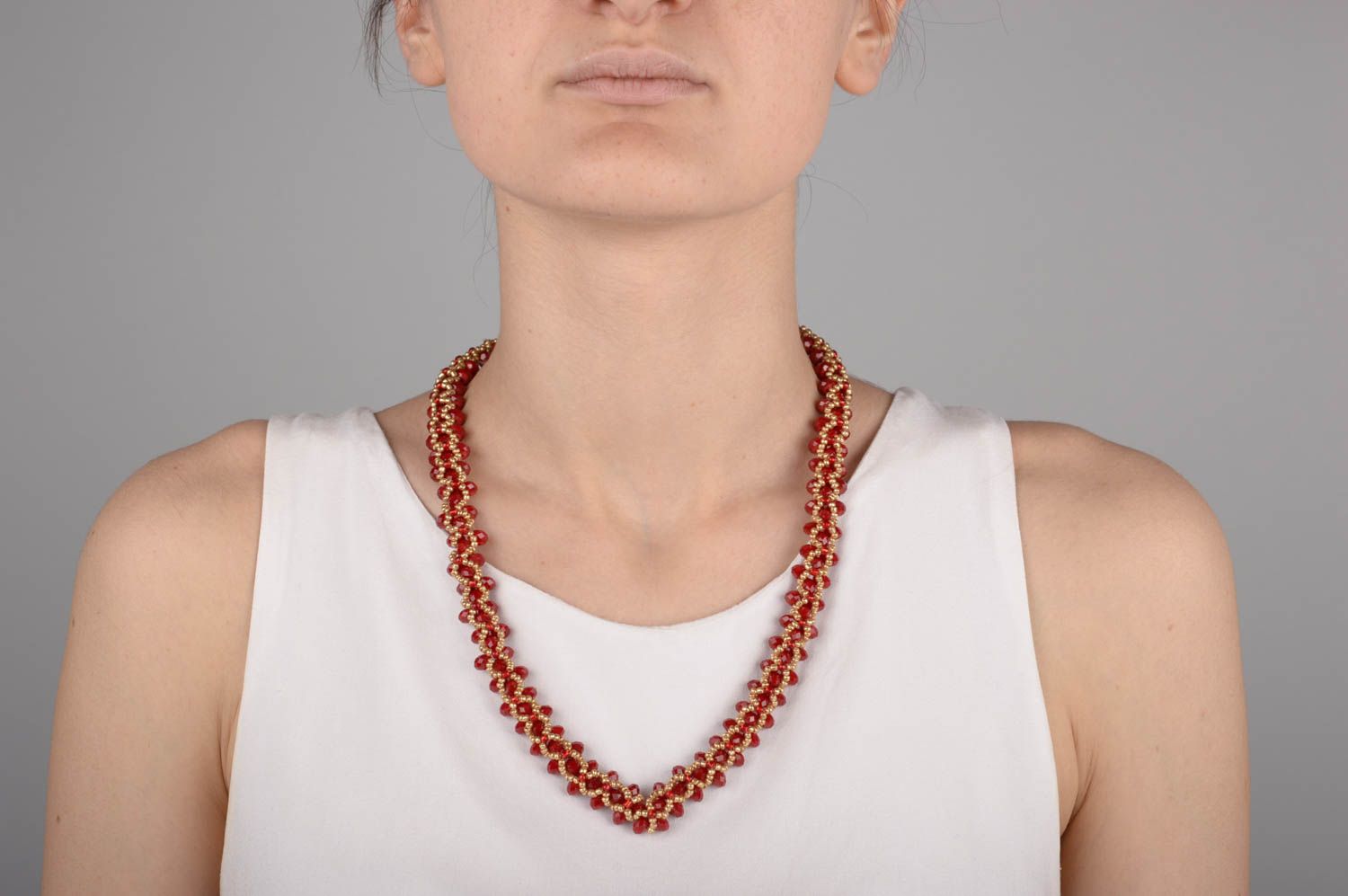 Collier long Bijou fait main rouge en perles de rocaille Cadeau femme original photo 1