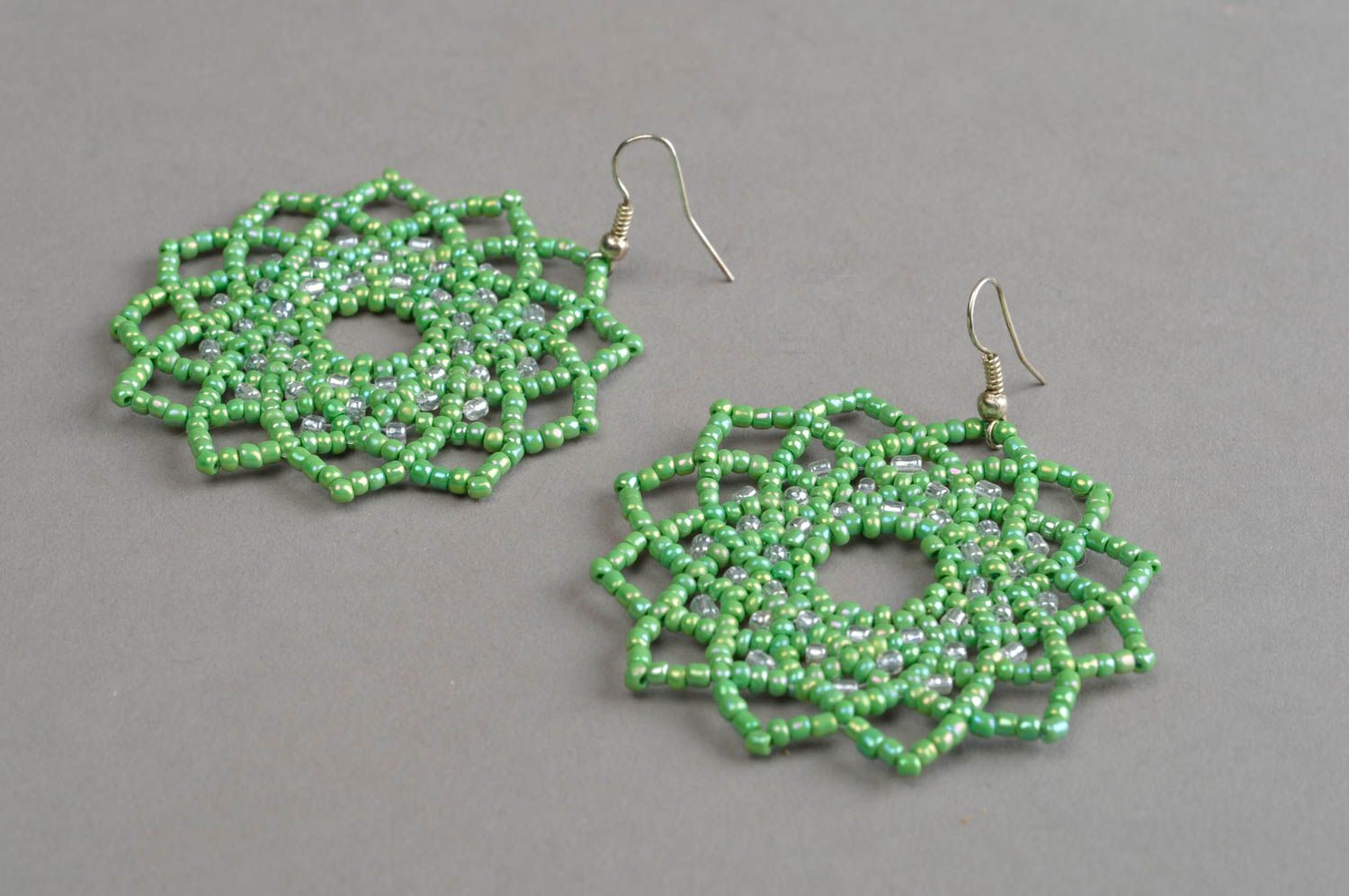 Boucles d'oreilles en perles de rocaille vertes ajourées faites main pour femme photo 3