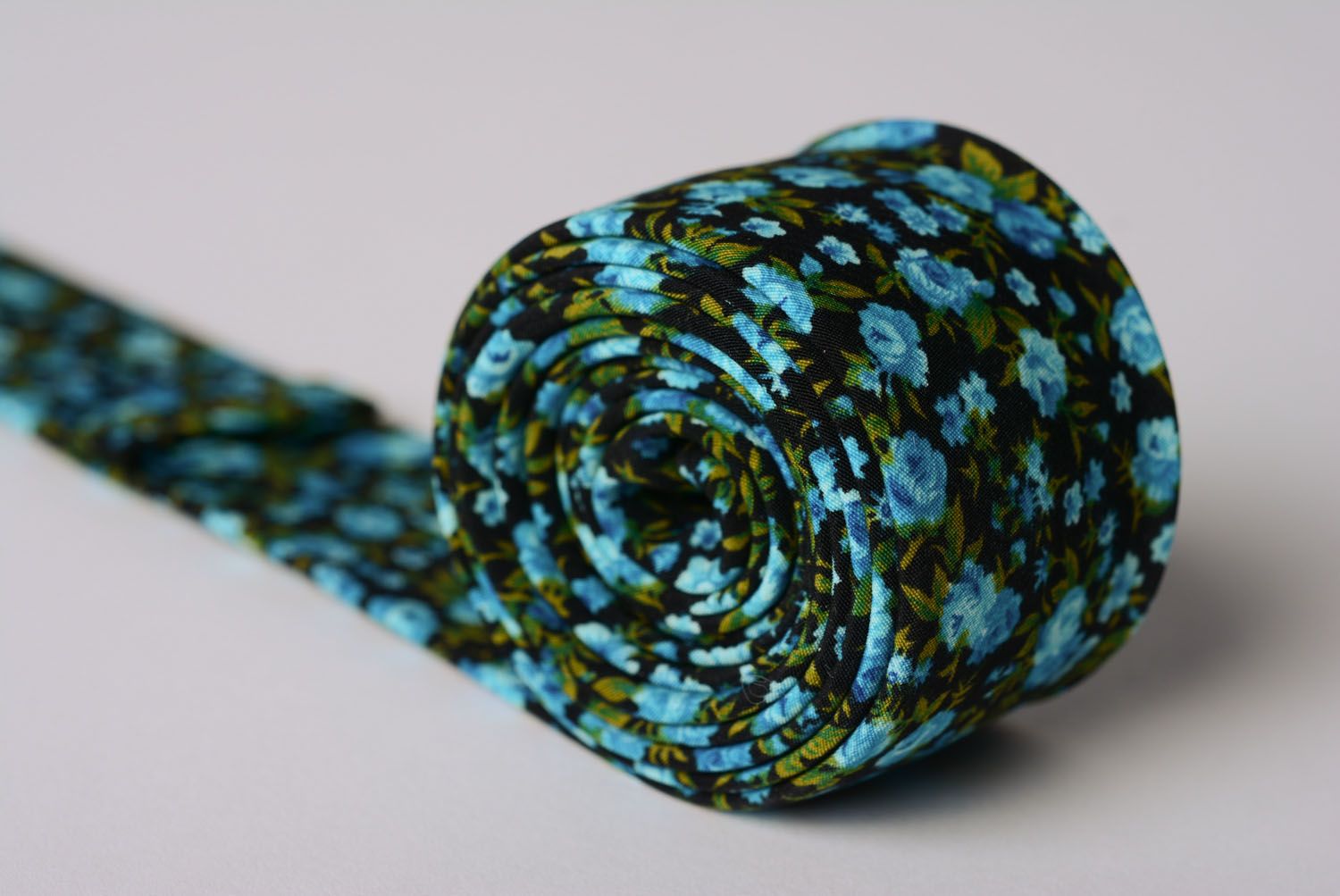 Krawatte mit Blumenprint foto 3