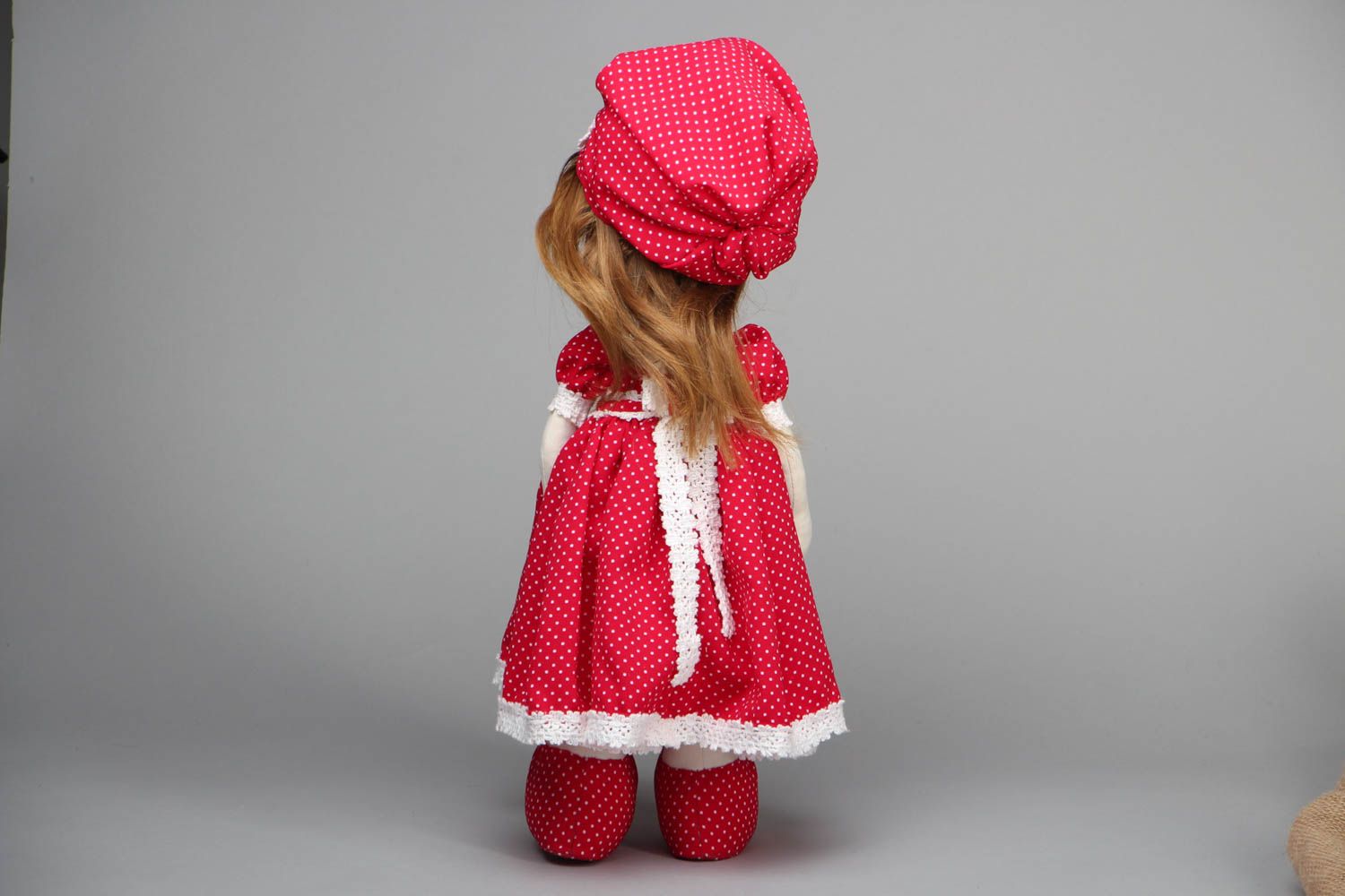 Дизайнерская кукла ручной работы в платье в горошек фото 3