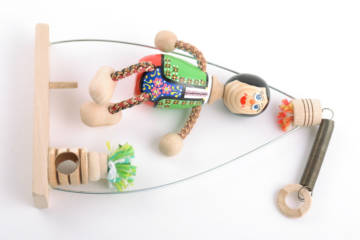 Öko Spielzeug aus Holz Junge im Kostüm bemalt handmade für Kinder  foto 5