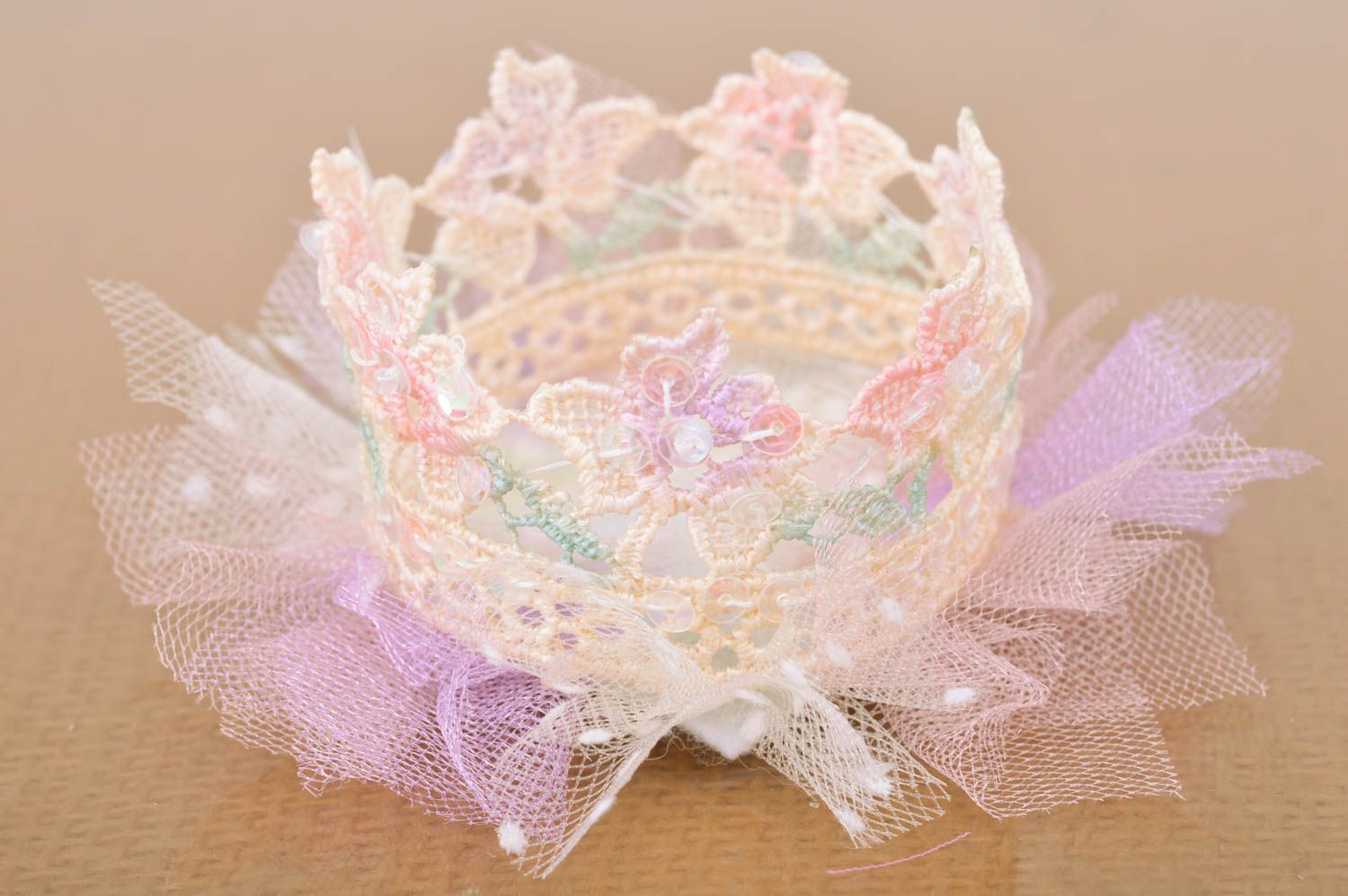 Handmade decorative lacy tulle crown hair clip of white color for children photo 2