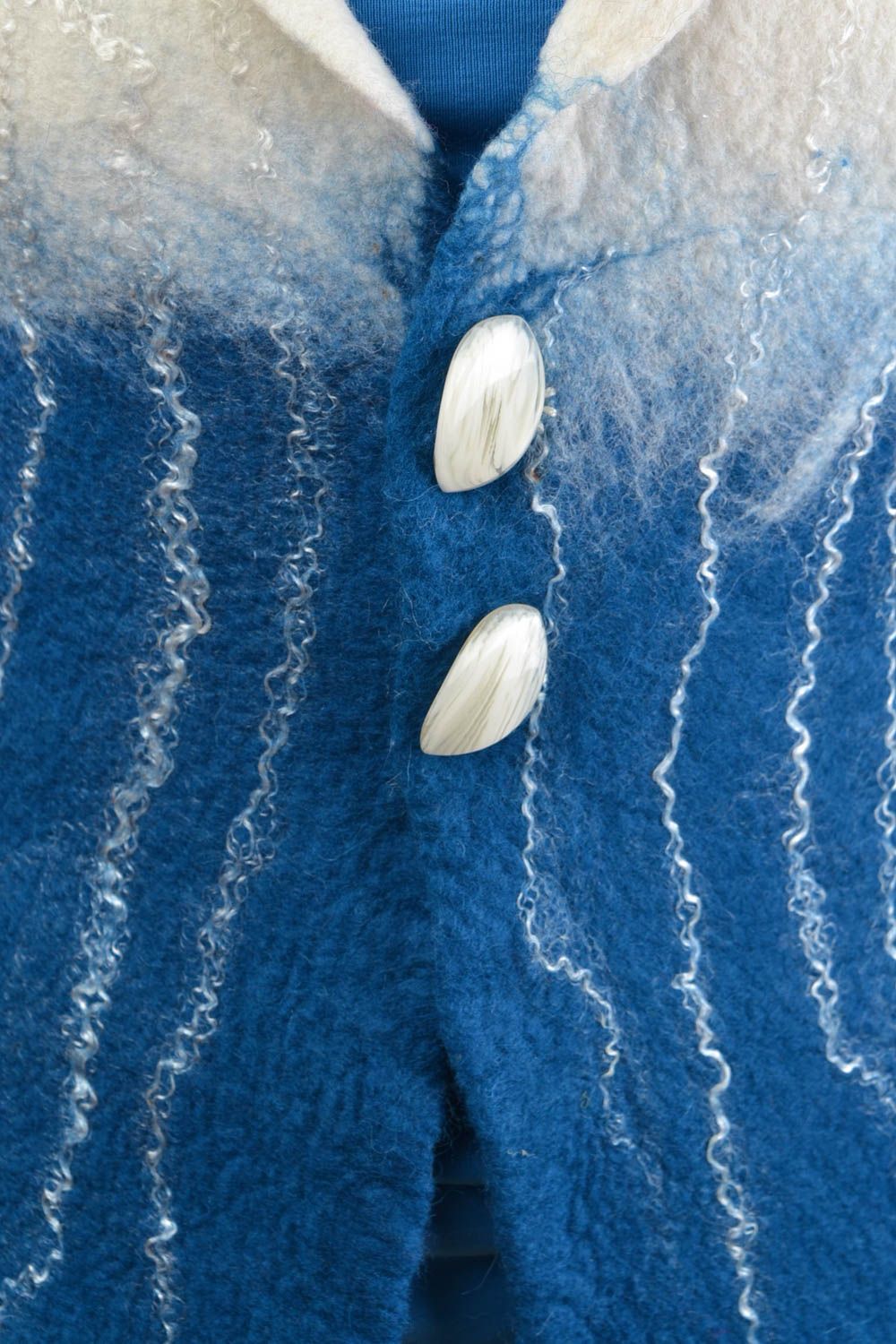 Lange weiß blaue handgemachte Weste aus Wolle für Frauen  foto 3