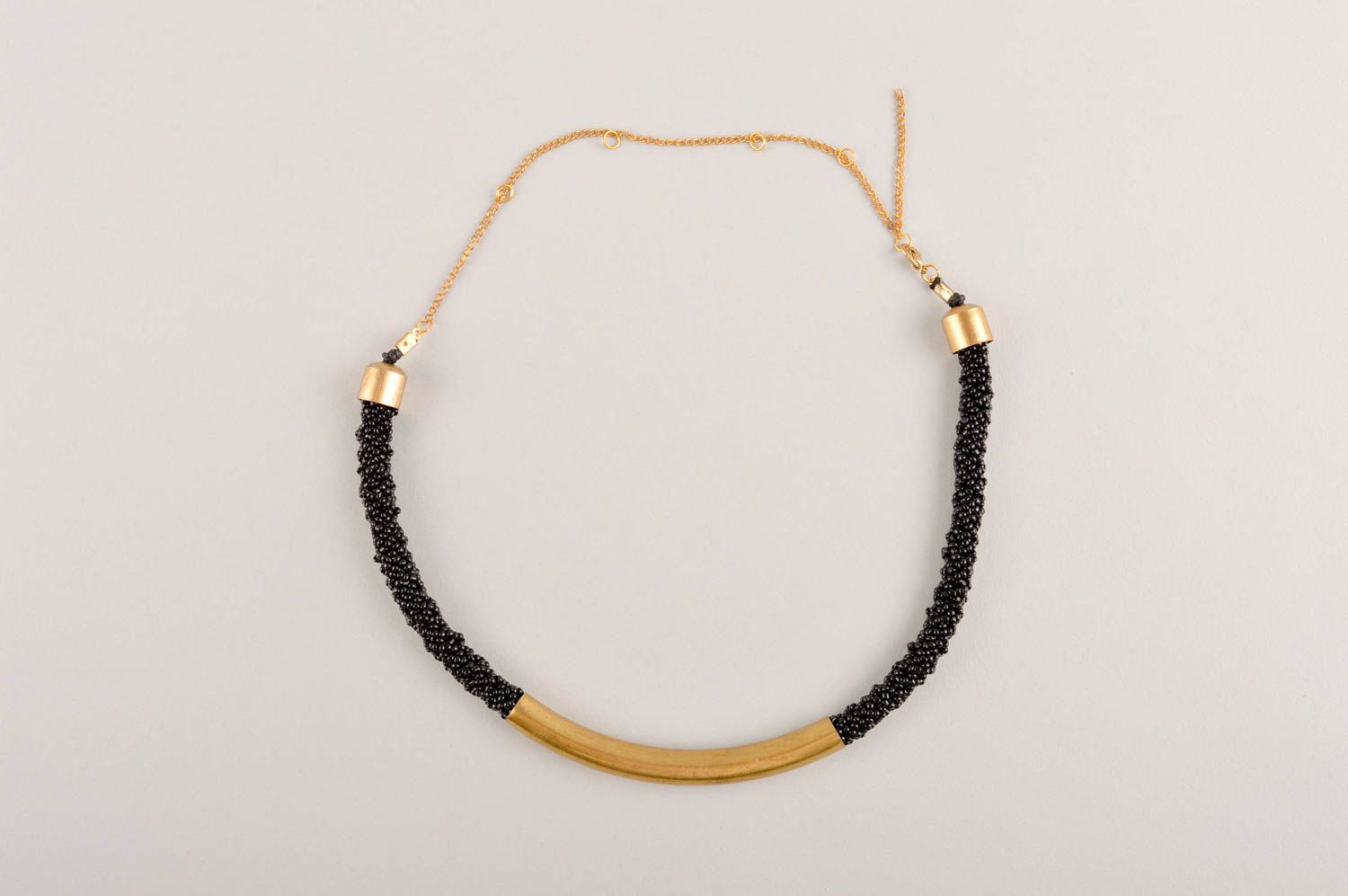 Collier design Bijou fait main perles de rocaille noires métal Cadeau femme photo 2
