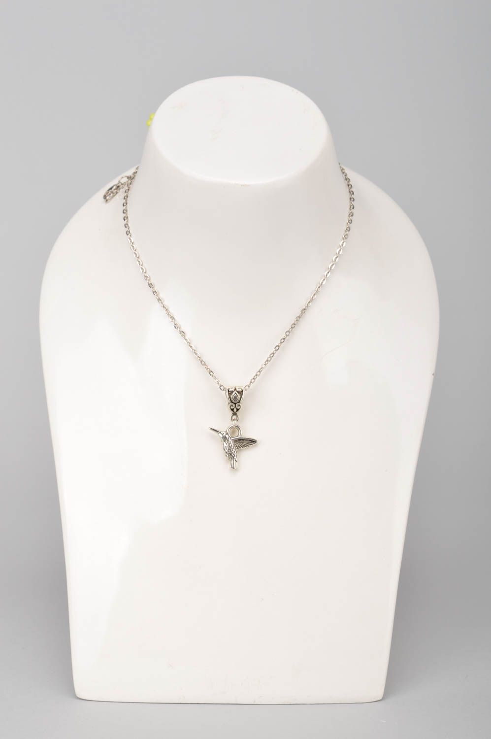 Pendentif en métal Bijou fait main colibri en métal Accessoire femme design photo 2