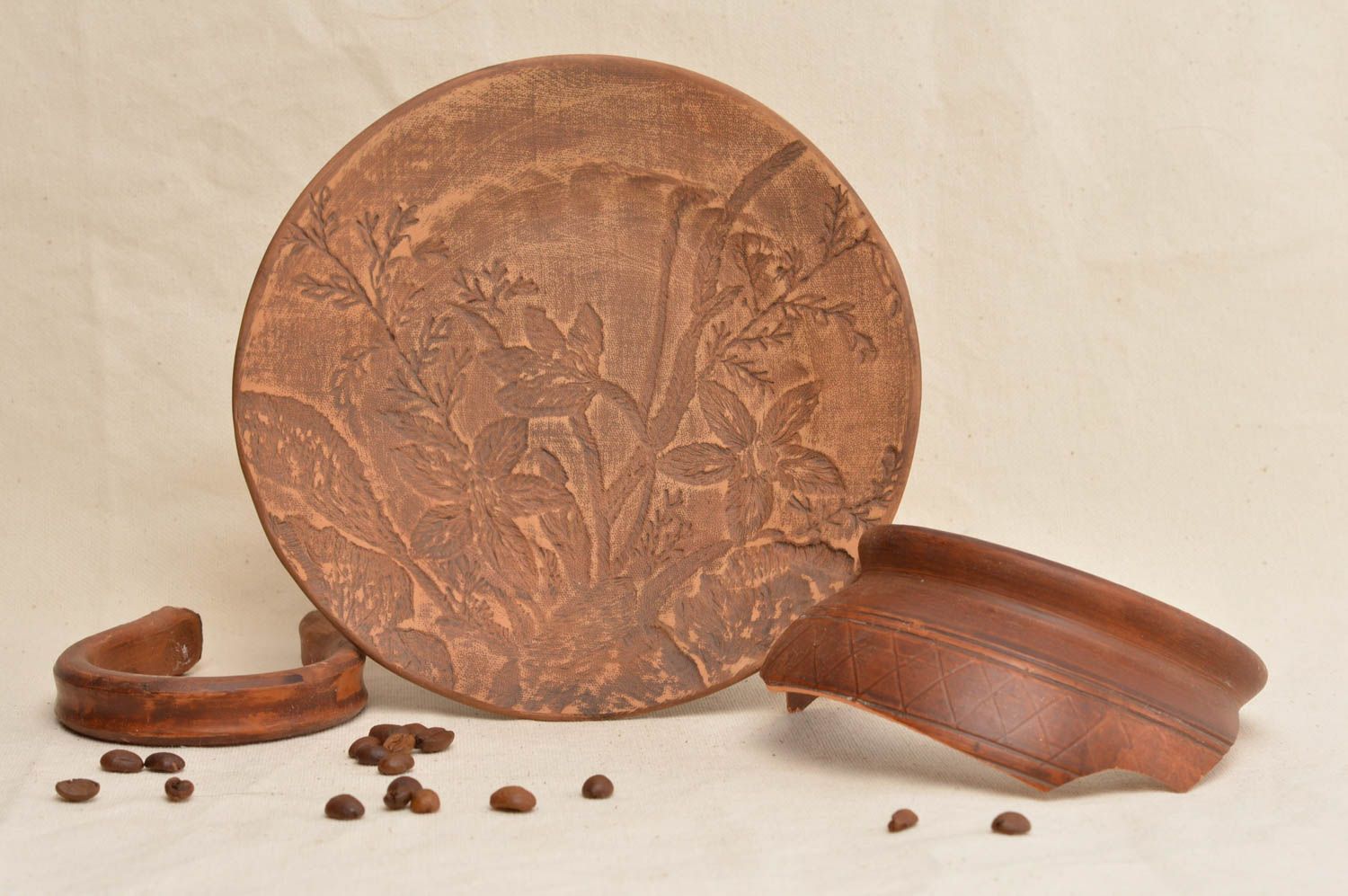 Assiette en céramique brune à motif riche originale mignonne faite main photo 1
