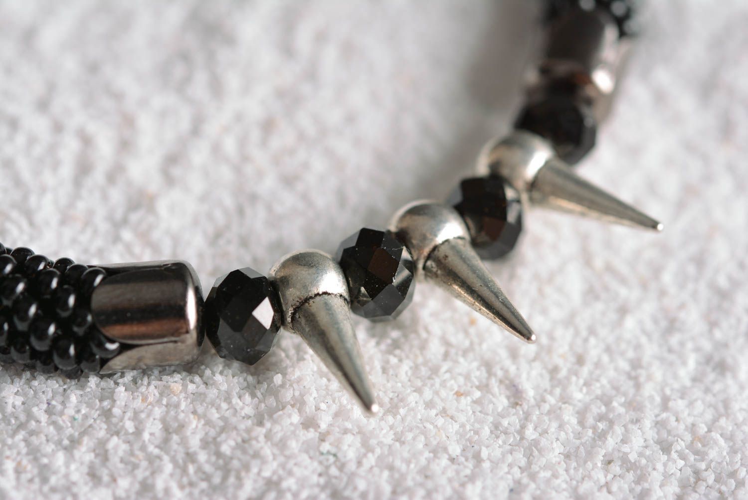 Bracelet perles rocaille Bijou fait main spirale noir Accessoire pour femme photo 3