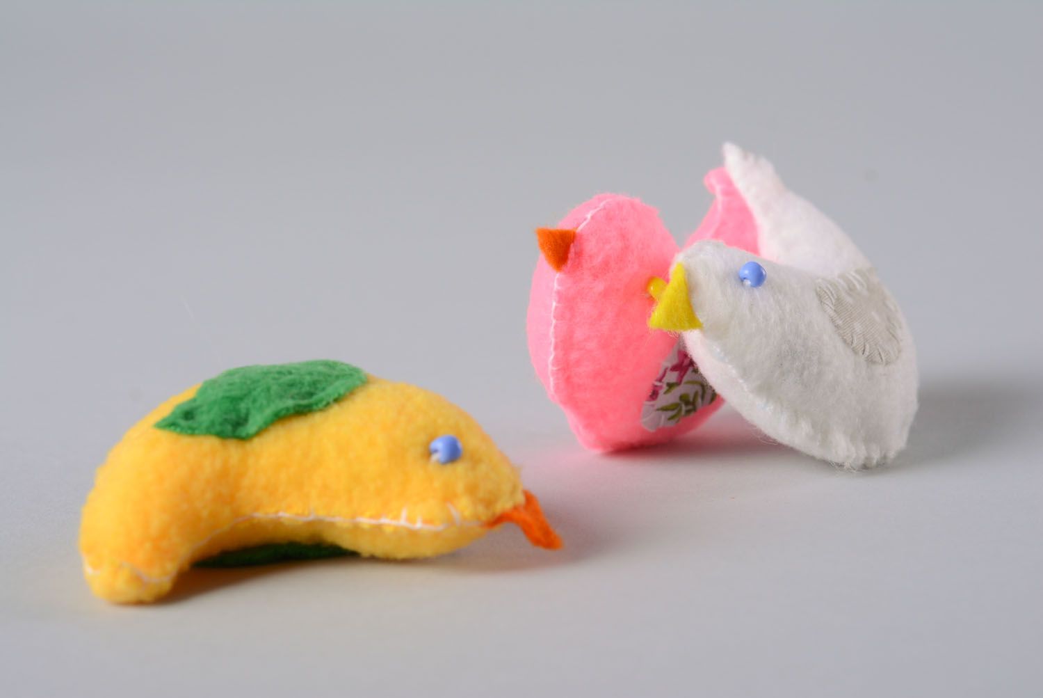 Conjunto de brinquedos macios feitos à mão de tecido Pássaros  foto 4