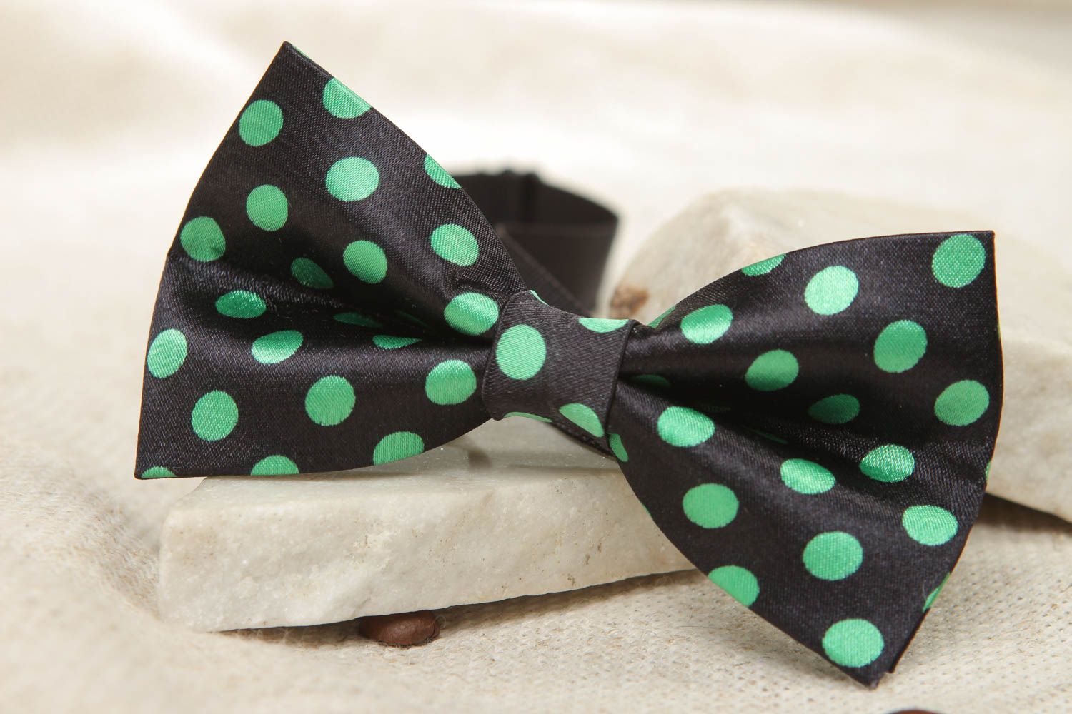 Polka dot fabric bow tie photo 5