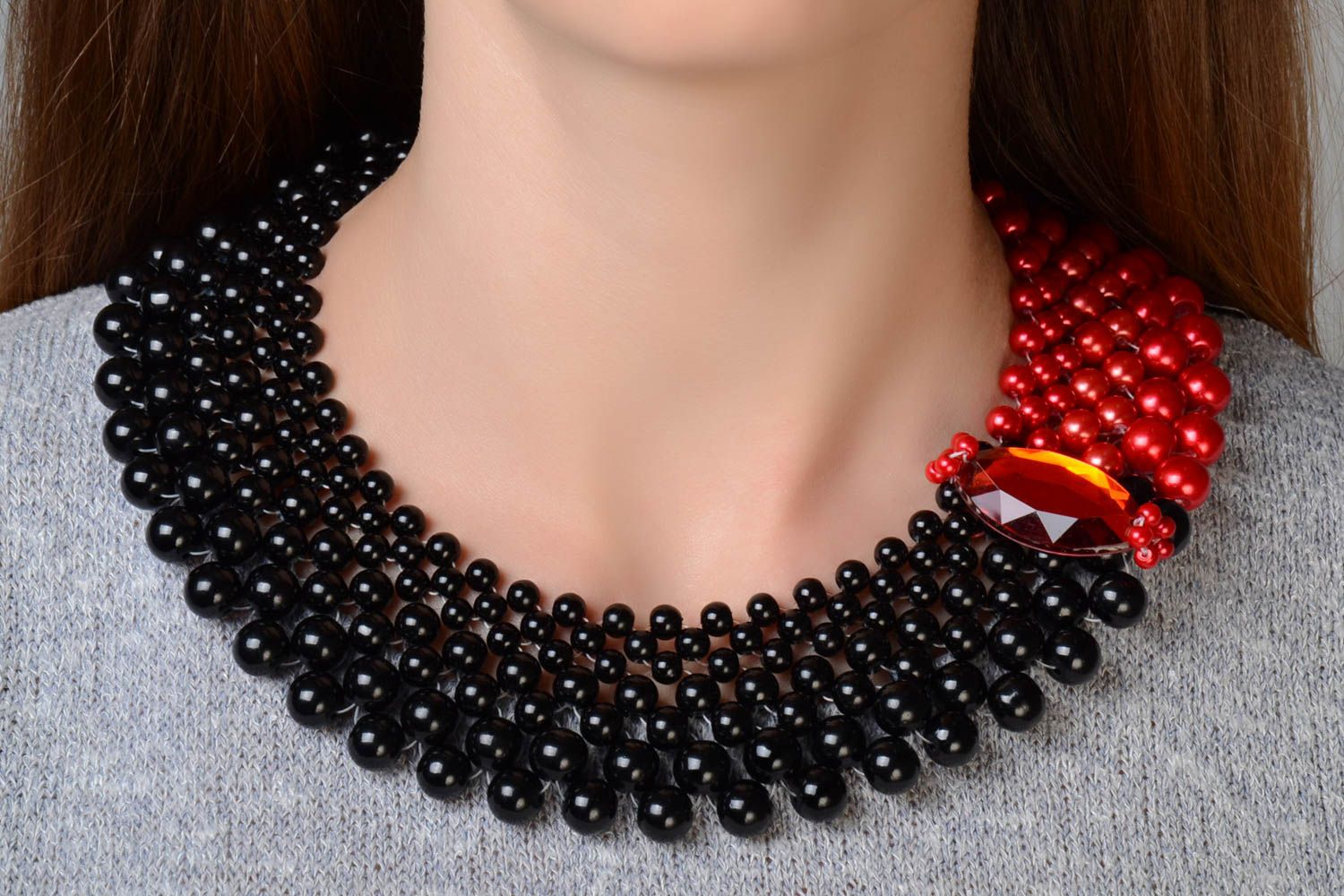 Collier de perles en plastique large multirang rouge noir fait main pour femme  photo 1