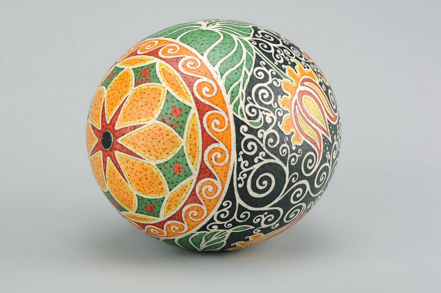 Ostrich painted egg Patterned flowers photo 3