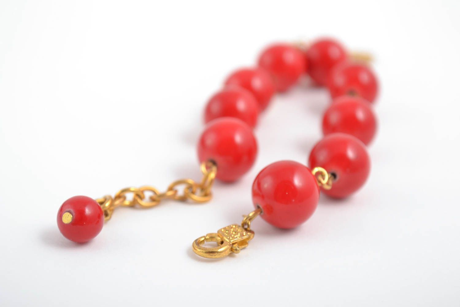 Red large beads bracelet on a chain in gold color with heart shape charm photo 4