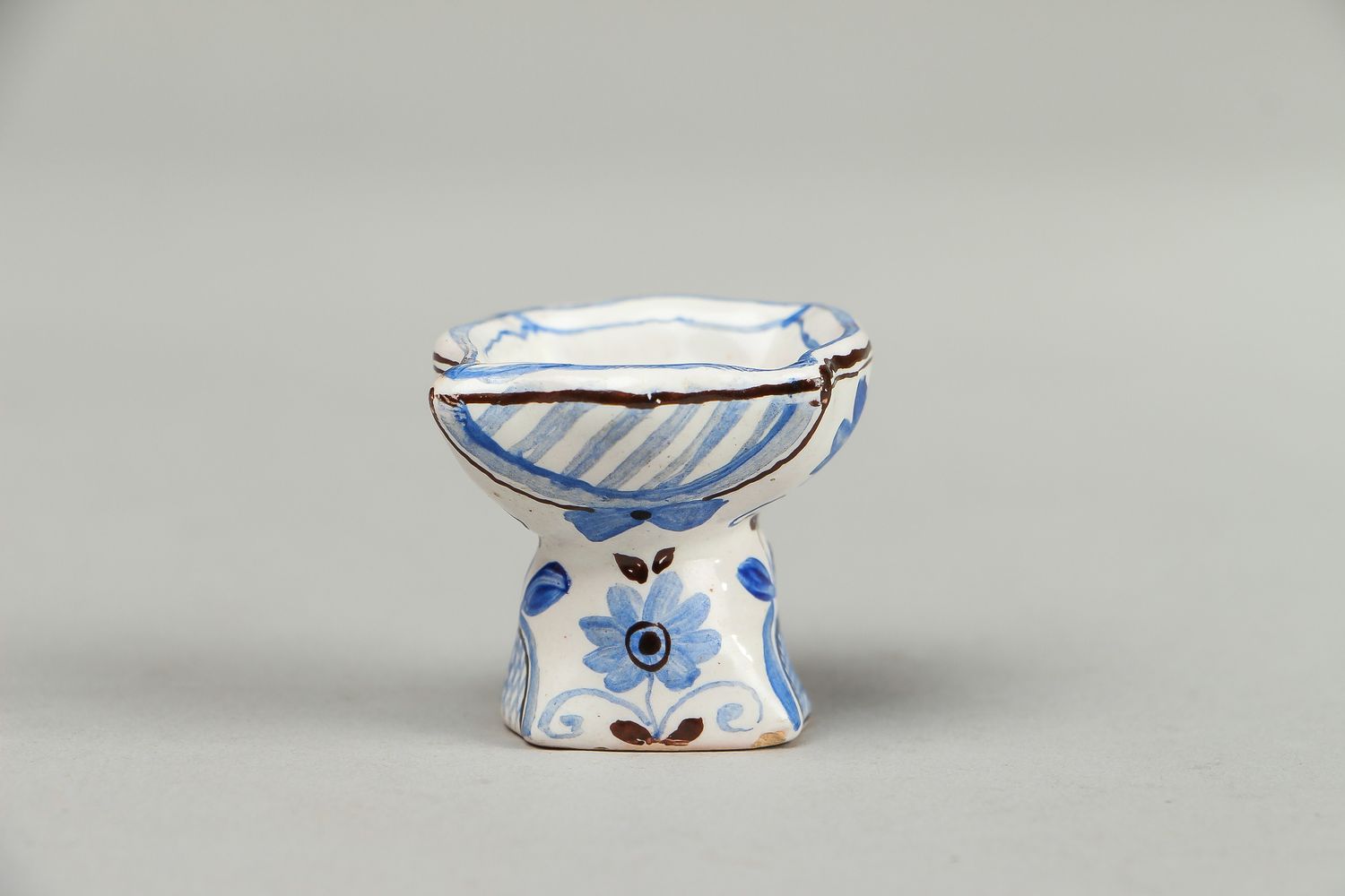 Petit vase en céramique décoratif bleu blanc photo 1