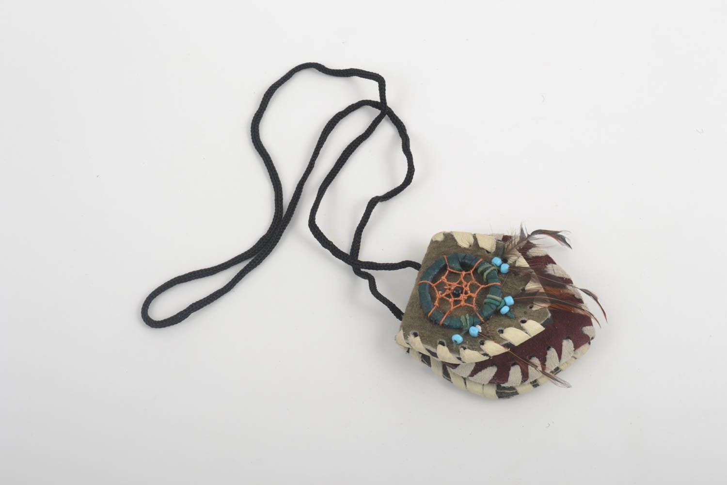 Pendentif amulette Bijou fait main en daim design de créateur Cadeau original photo 2