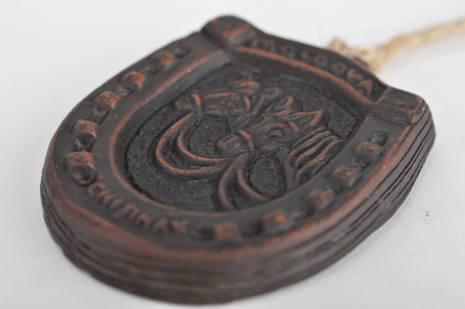 Handmade ceramic souvenir keychain in the shape of horseshoe kilned with milk photo 5