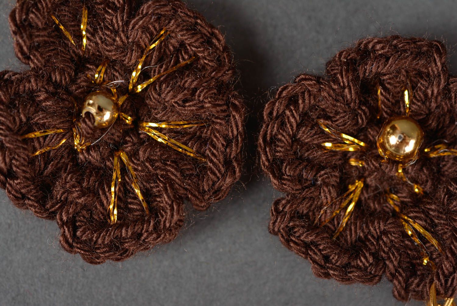 Boucles d'oreilles fleurs Bijou fait main marron tricoté Cadeau pour femme photo 2