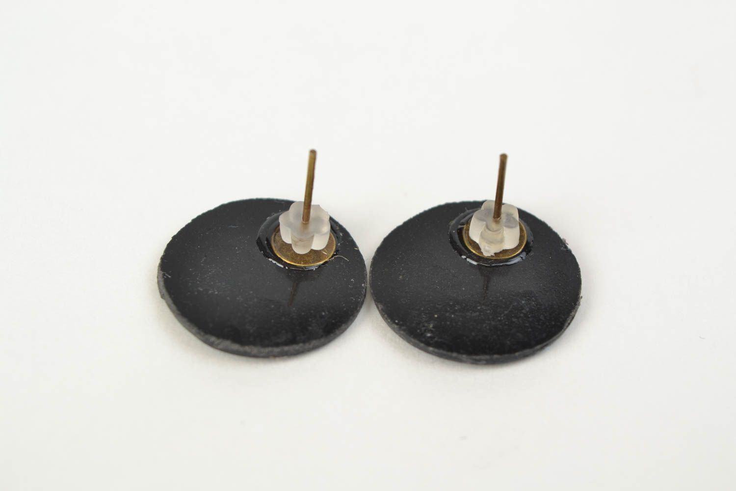 Schwarz weiße runde Ohrringe aus Polymerton mit Peace Zeichen Handgemacht foto 4
