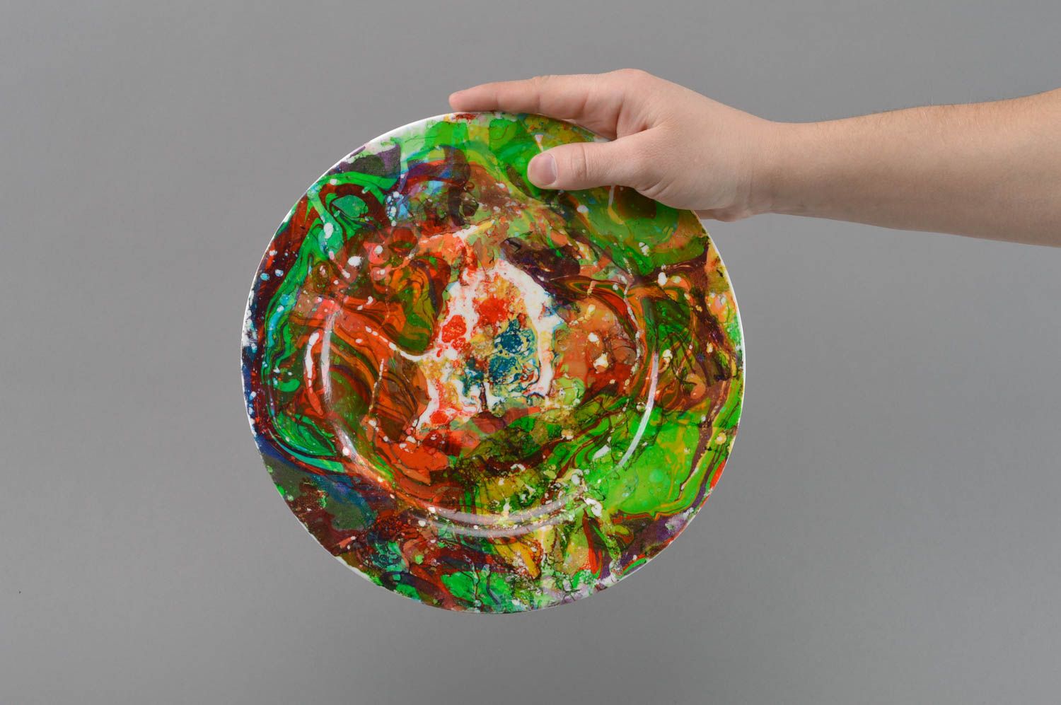 Стеклянная тарелка в технике марморирования ручной работы разноцветная Бунт фото 4