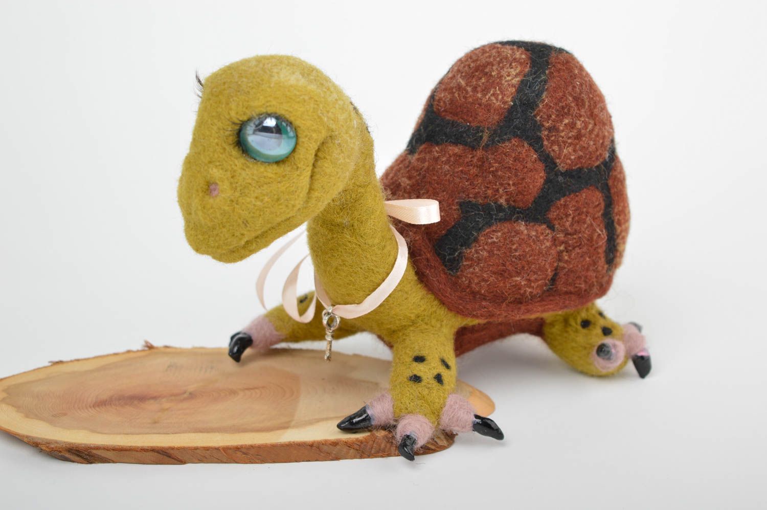 Juguete artesanal muñeca de peluche regalo original Tortuga de lana enfurtida foto 5